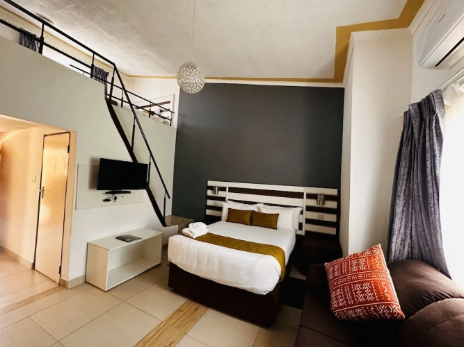 Standard Triple room