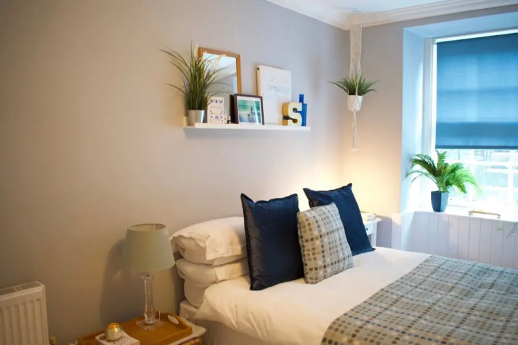 Central, Garden Flat, Sleeps 4, Perfect Location