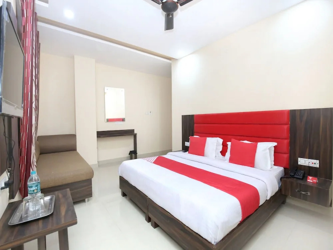 OYO 10318 Hotel Sukhman Residency