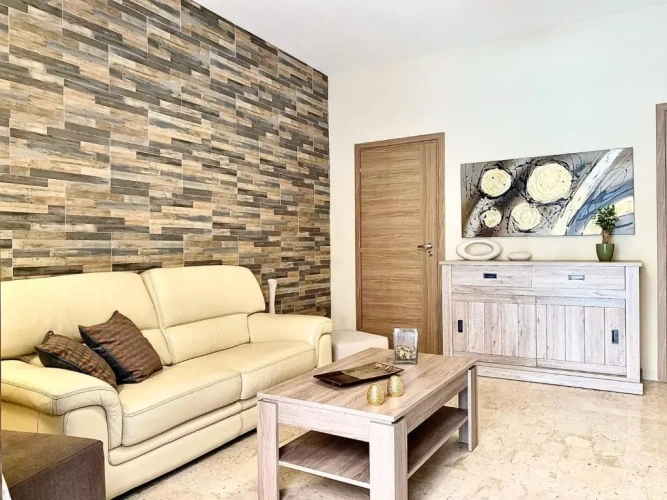 3 Bedrooms Apartment
