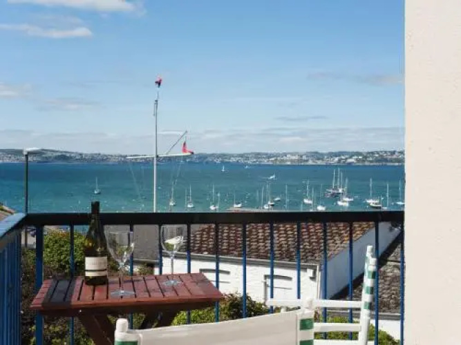 9 Dolphin Court