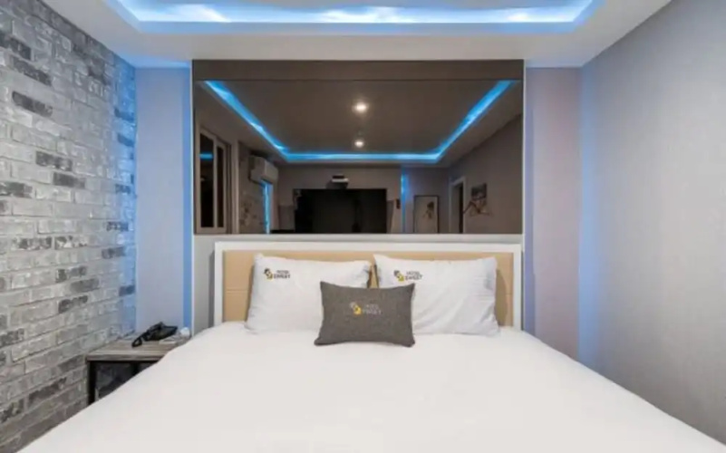 Sweet Hotel