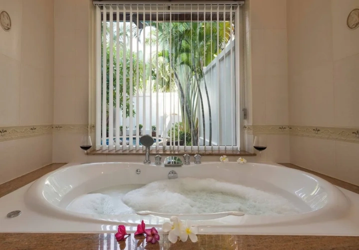 2 Bedrooms Villa with pool view