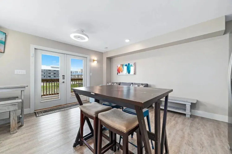 Pipedreams 333 E 4 Bedroom Home