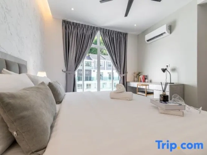 5 Bedrooms Villa