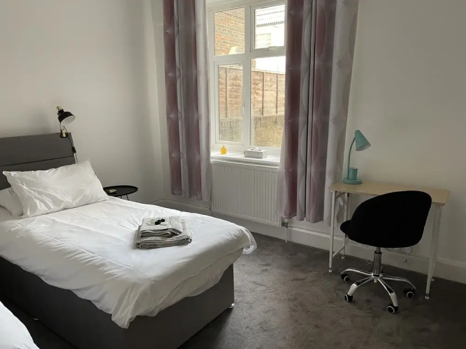 2-bed, Sleeps 4, Free Parking, Pets Allowed