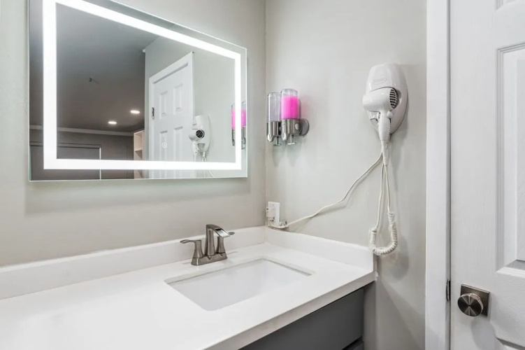 Omeo Suites
