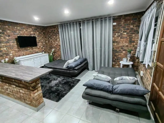 CH Airport Accommodation Room 2