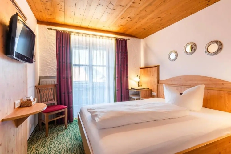 Standard Double room with lake view