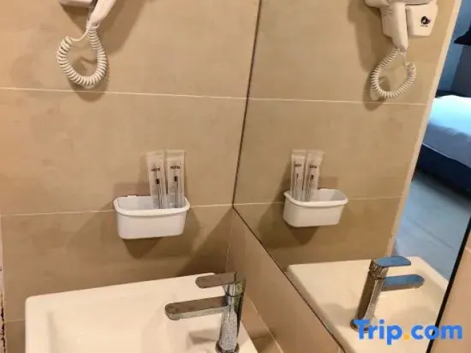 Windmill 4 Star Skypool 1