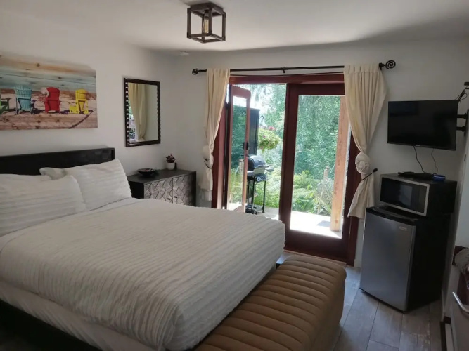 Lunar Cove Inn