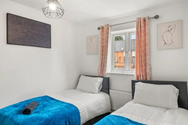 Charming 3 Bedroom House in Reading