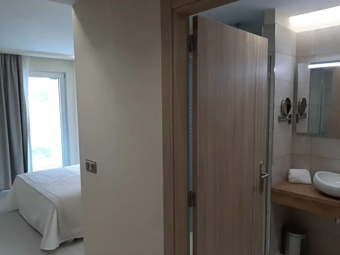 Deluxe Double room with balcony and with sea view