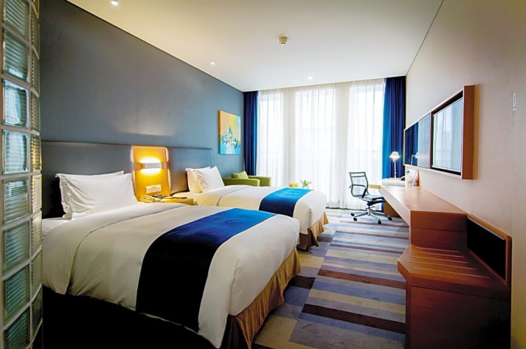 Standard Twin room with city view