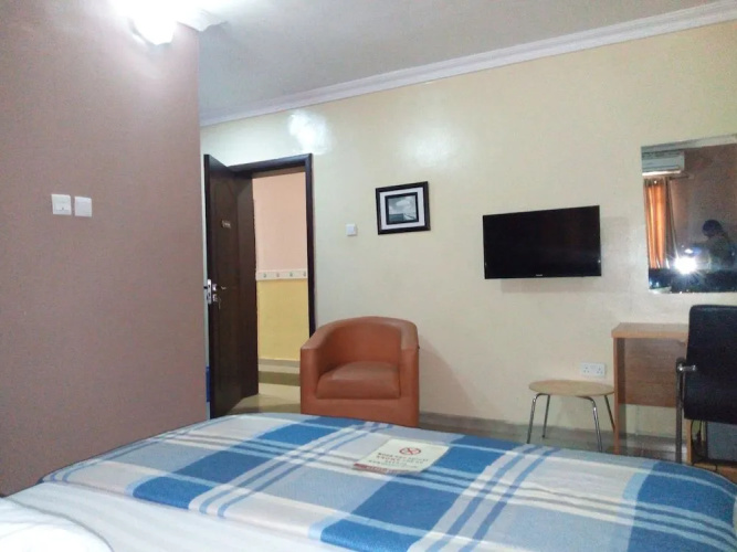 Multifield Hotel & Suites