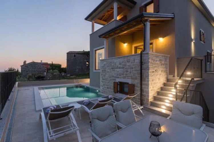 3 Bedrooms Villa