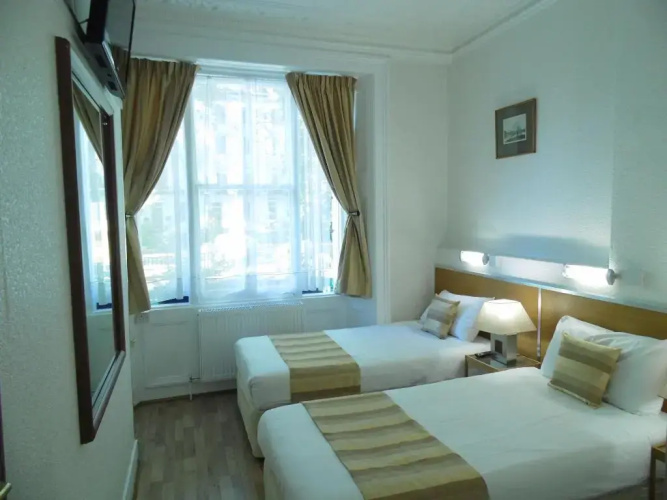 Falcon Hotel