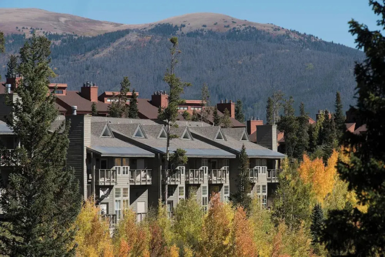 10 Mi to Keystone Slopes: Mtn-view Condo!