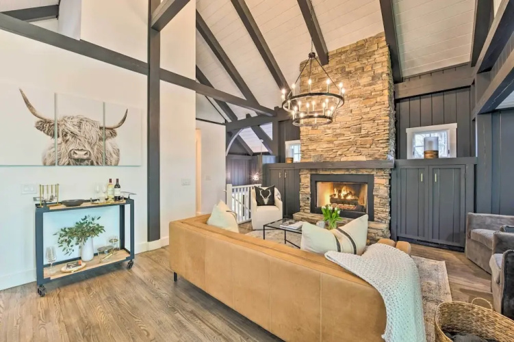 Trillium Home w/ Golf Course Views & Fireplaces!