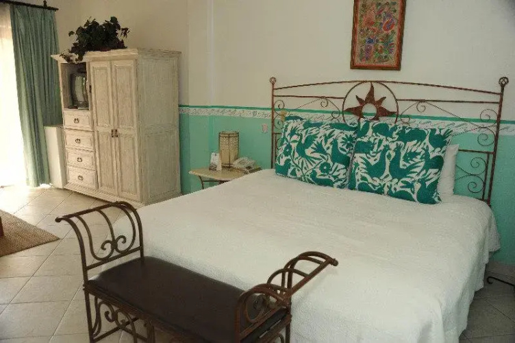 El Encanto Inn