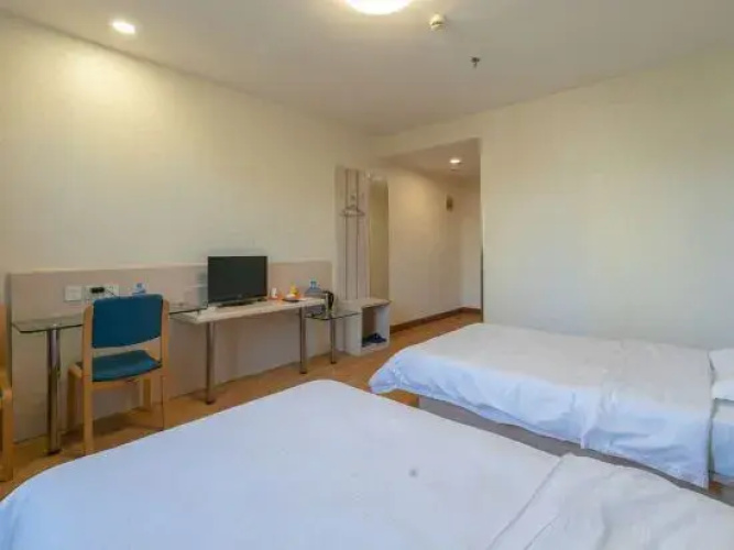 Eaka Hotel