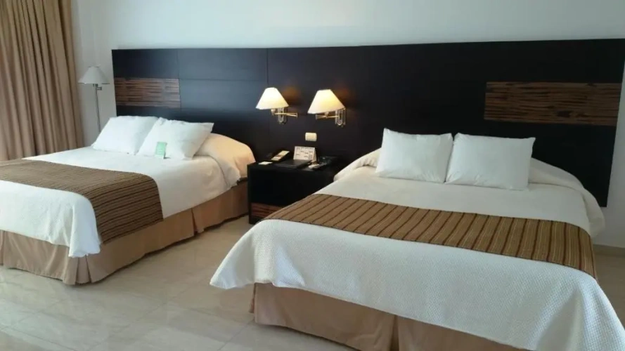 Standard Twin room with garden view