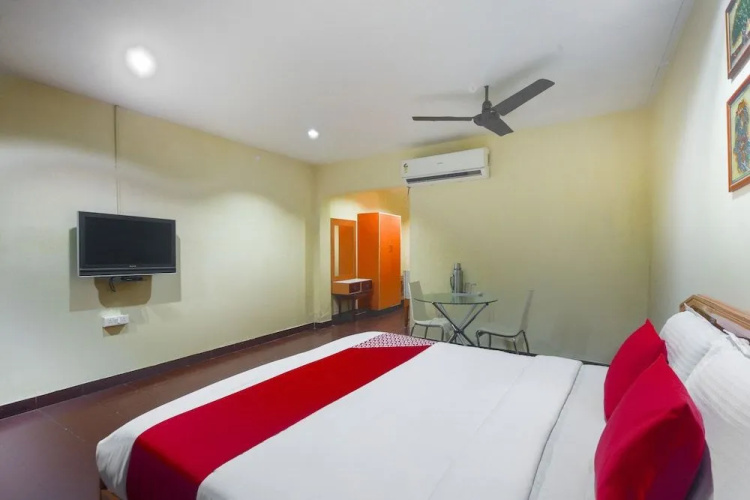 OYO 43893 Uhome Hotel Pvtltd