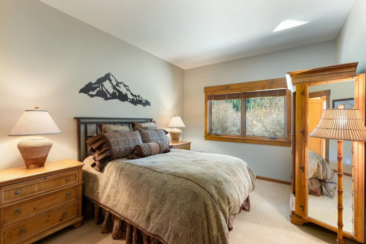 66 Thackwell Lane 4 Bedroom Townhouse by RedAwning