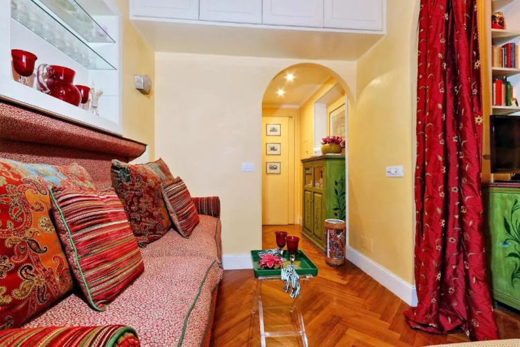 Pantheon charming apartment