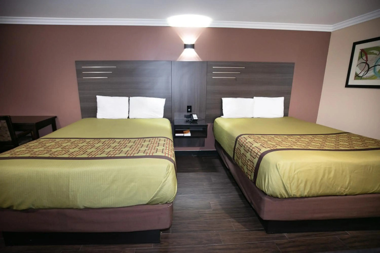 Rodeway Inn & Suites Bellflower