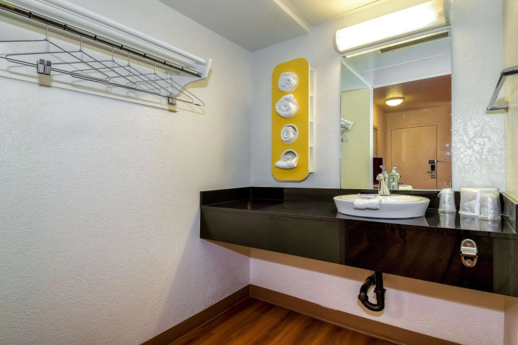 Motel 6 Corona photo 21