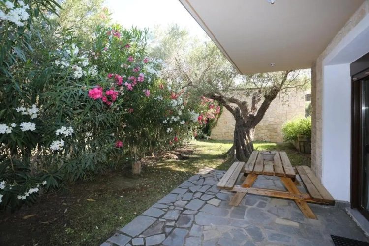 2 Bedrooms Villa