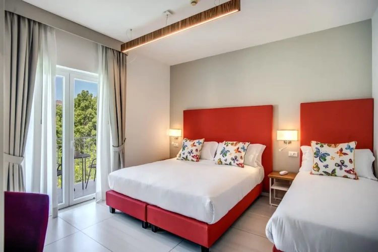 Standard Triple room with balcony