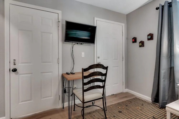 Treetop Haven 2 Bedroom Condo by Redawning