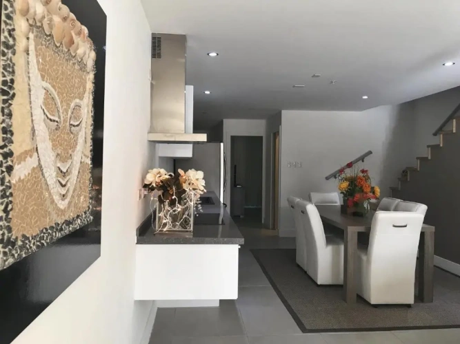 3 Bedrooms Apartment