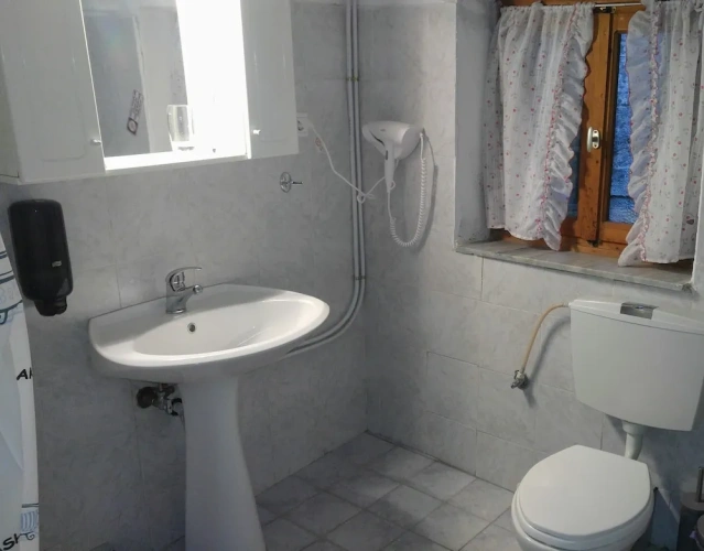 2 Bedrooms Cottage