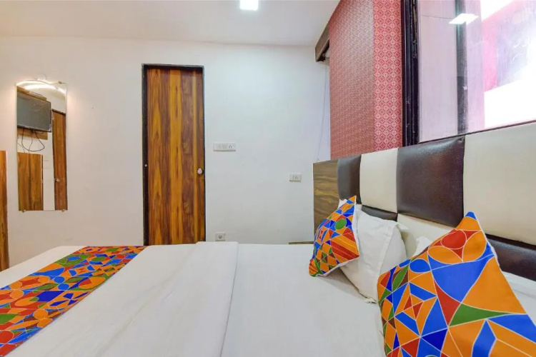 Fabhotel Acropole Inn