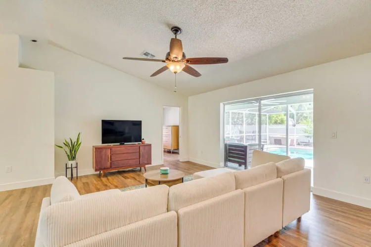 Private Pool & Lanai: Spring Hill Oasis