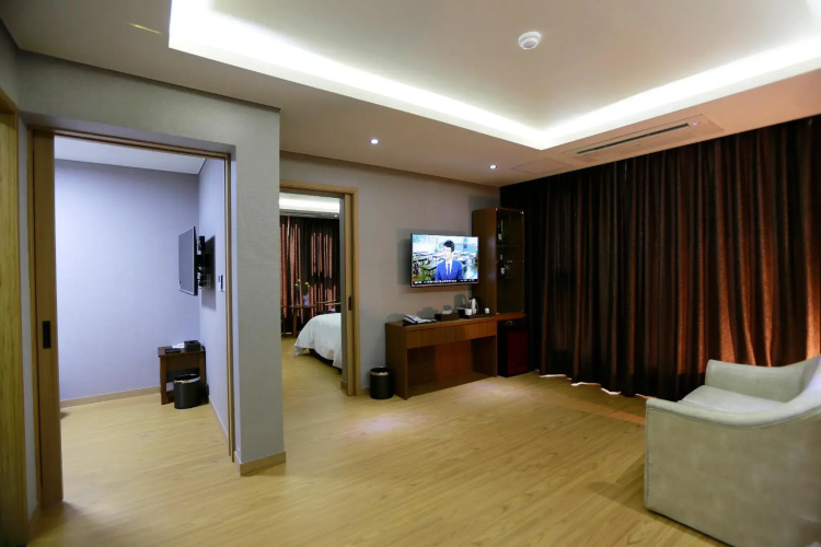 Black Sands Hotel