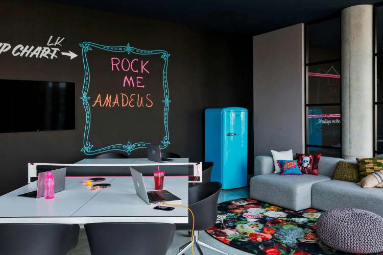 Moxy Vienna Airport photo 7