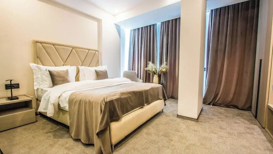 Central Carol ApartHotel 1