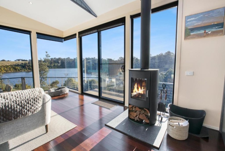 5 Bedrooms Cottage