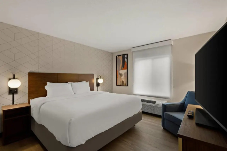 Everhome Suites Ontario