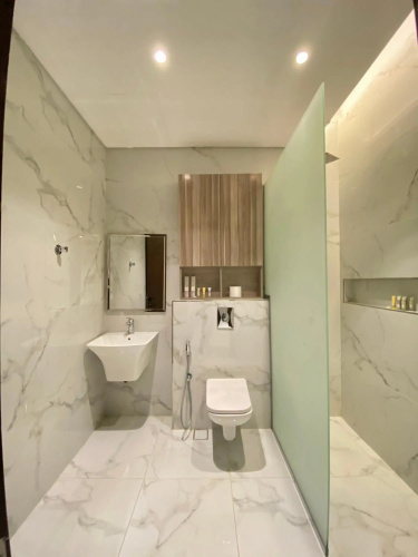 Spacious new 2 bedroom Apt-in amazing location