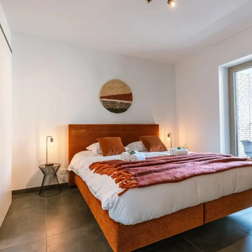 Cozy Apartment a Stone s Throw From the Beach