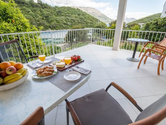 2 Bedrooms Apartment with balcony and with sea view
