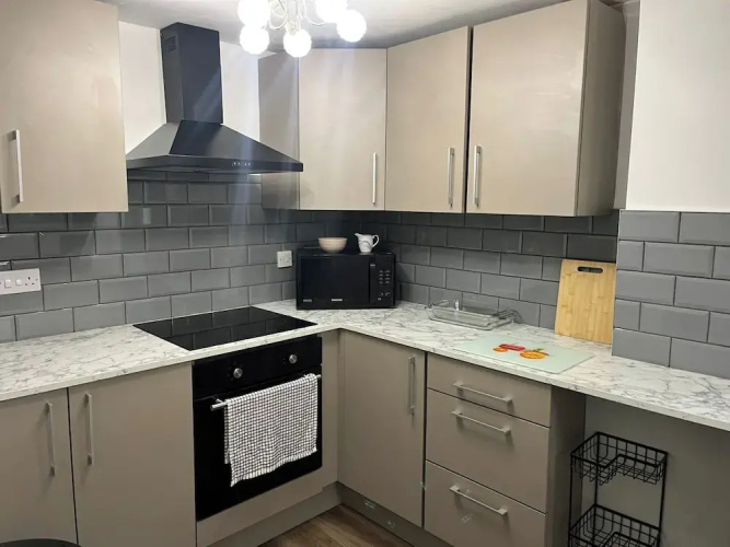 Llangollen 4-bed, Sleeps 8 With Garden & Parking