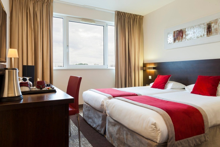 Standard Twin room with lake view