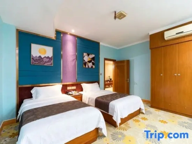 Quadruple Family Suite