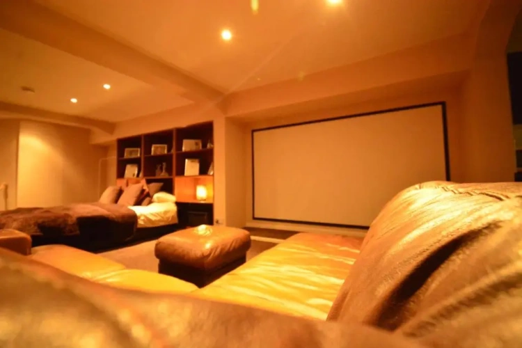 Deluxe Studio